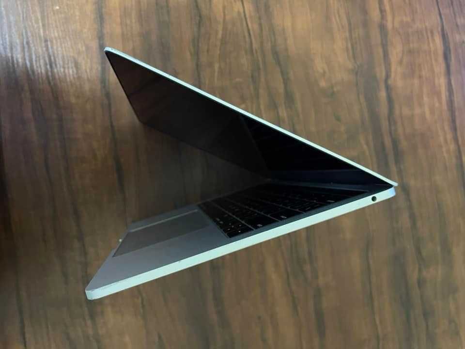 Продам Apple MacBook Pro 2019 Touch Bar