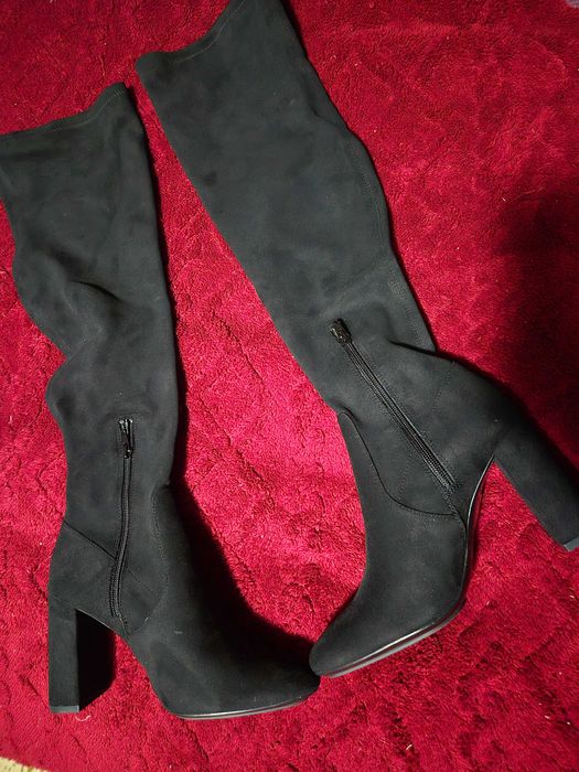 Vând cizme cu toc din pile întoarsă