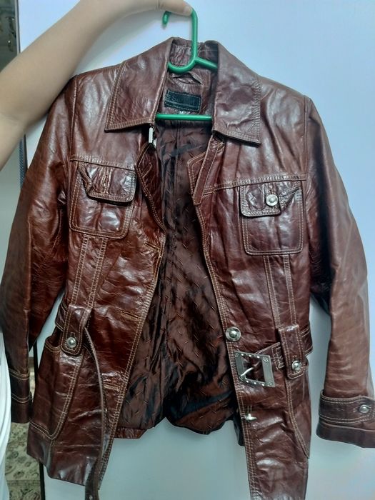 Кожанный пиджак, коричневого цвета