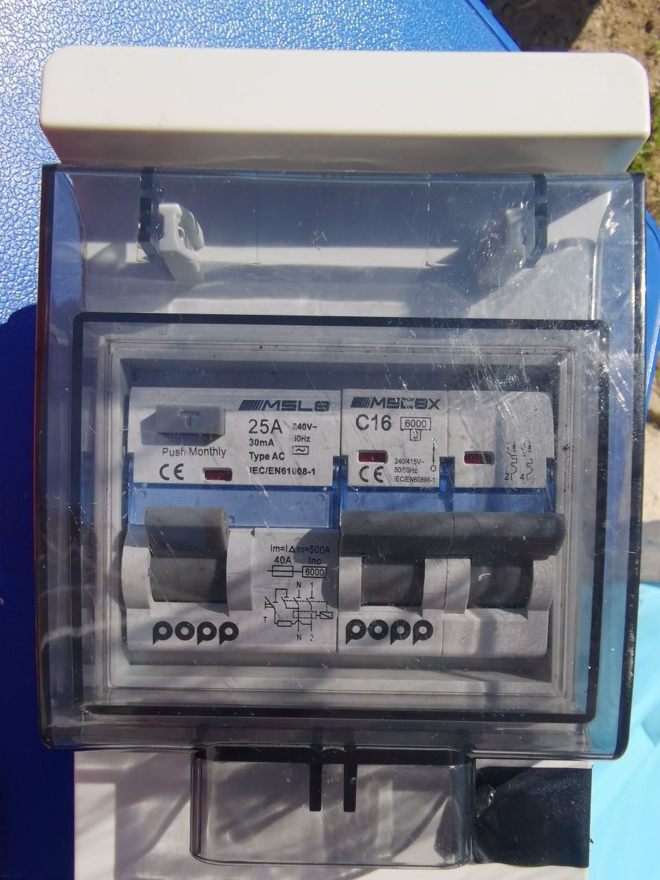 Разклонител с предпазител / 2 USB входа