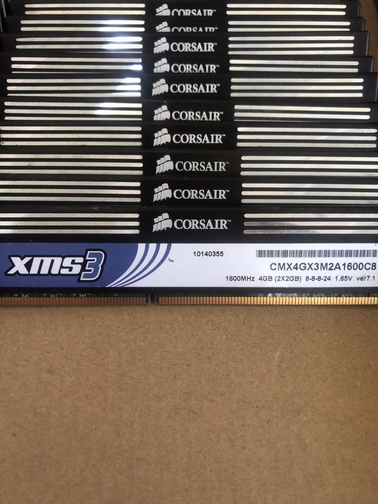 Memorii Corsair XMS3 DDR3, 2-4GB, 1600Mhz Prețul este pe bucata.