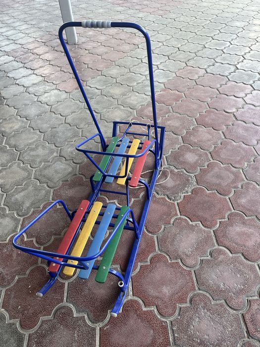 Продам санки для двойни.