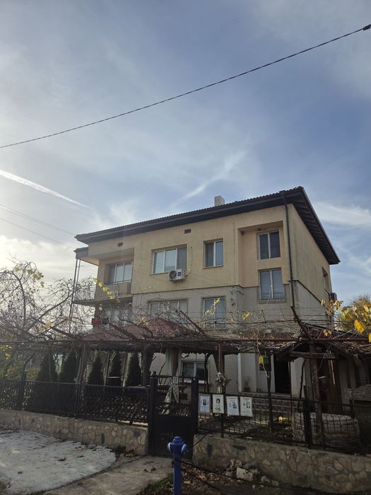 Етаж от Къща в кв.Рилци