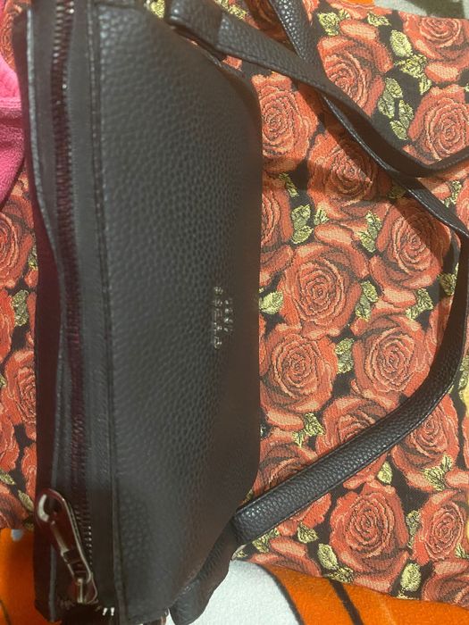 Дамска чанта Guess