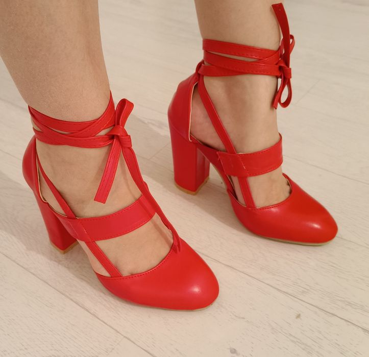 Продам туфли красного цвета.