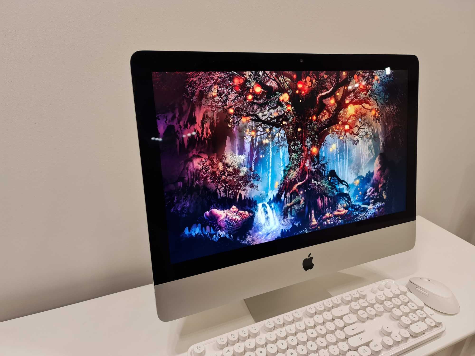 Sistem iMac 21,5", Intel core i5 quad core, video nvidia, stocare 1TB