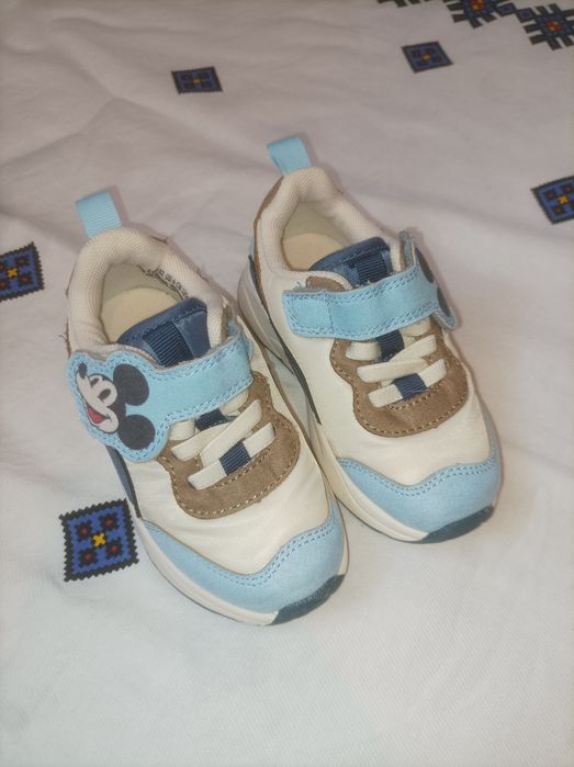 Vând încălțăminte pentru băieți,stare foarte buna mărimi între 20-22