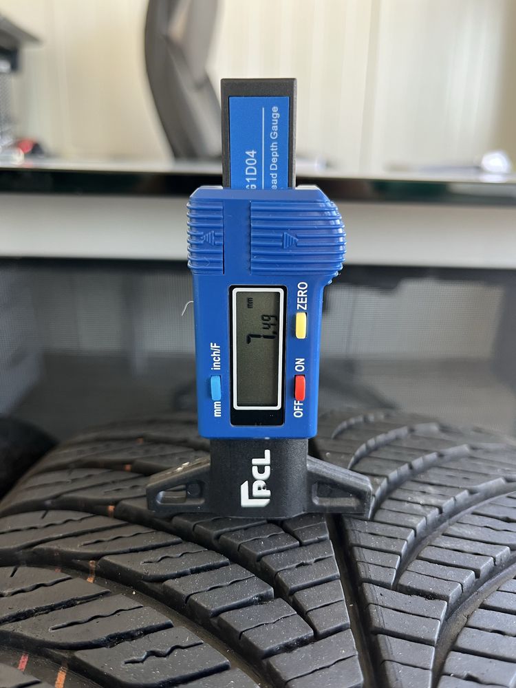 Всесезонни гуми 215/50/17 GoodYear