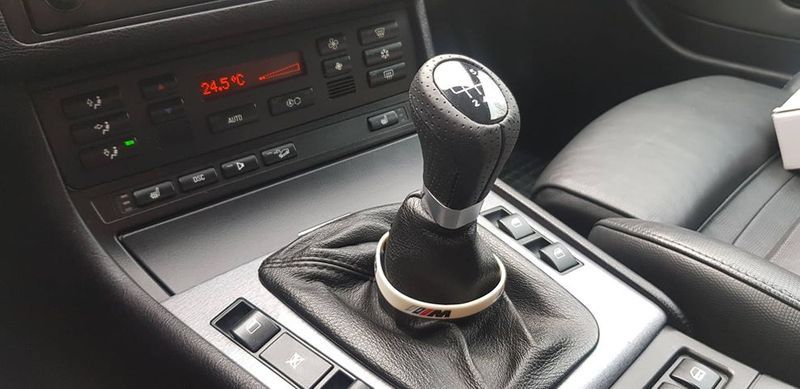 Топка скоростен лост BMW перфорирана кожа 5 и 6 скорости Е39 Е46 Е90