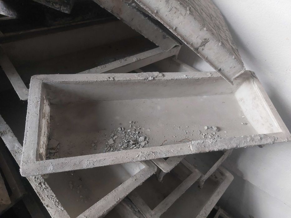 Калъпи за плочки и бордюри