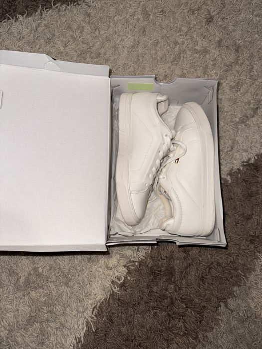 Sneakers piele ,Tommy Hilfiger ,pentru femei, culoare alba , marime 39
