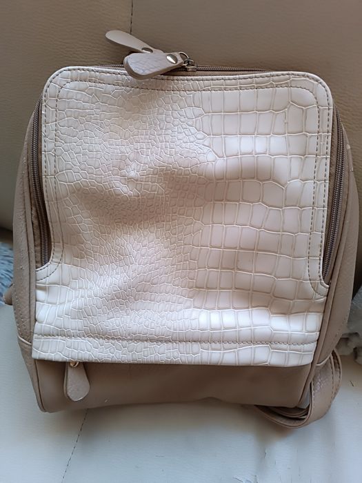 Елегантна Раница в бежов цвят