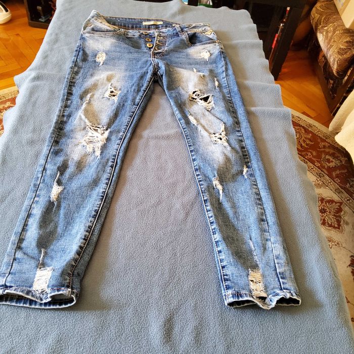 Продавам дамски дънки и дънкови гащеризони