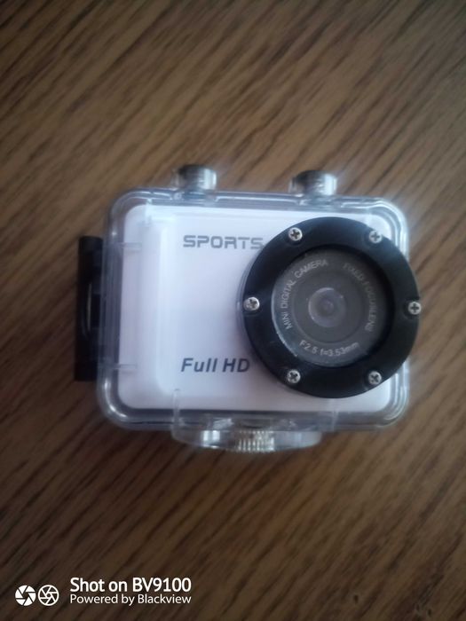 Camera sport rezistenta la apa