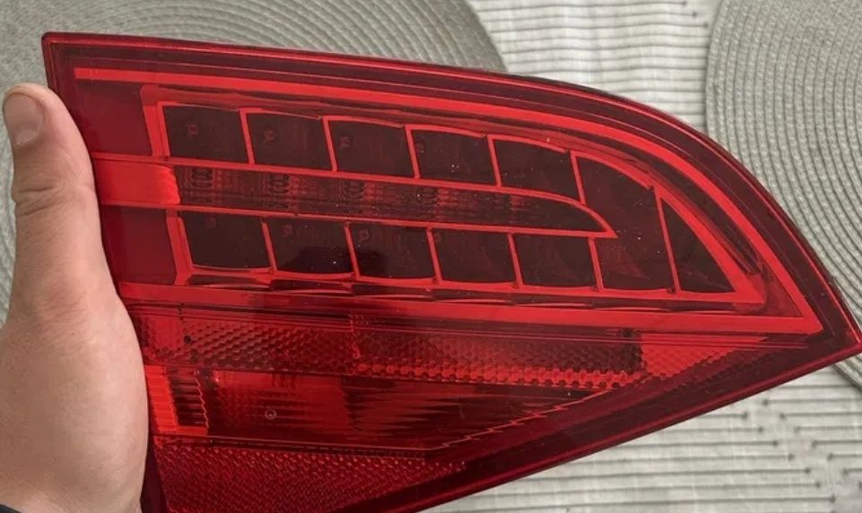 Ляв вътрешен LED