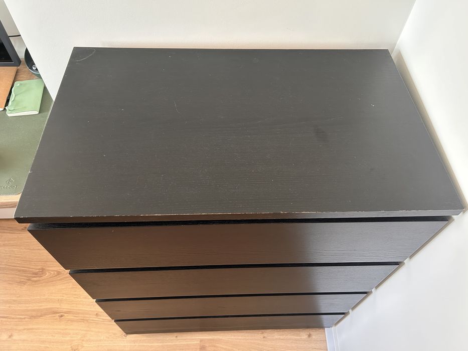 Спалня с матрак 180х200, голям гардероб с надстройка и скрин