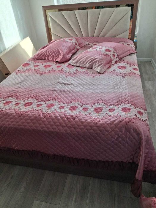 Продам покрывало с двумя наволочками