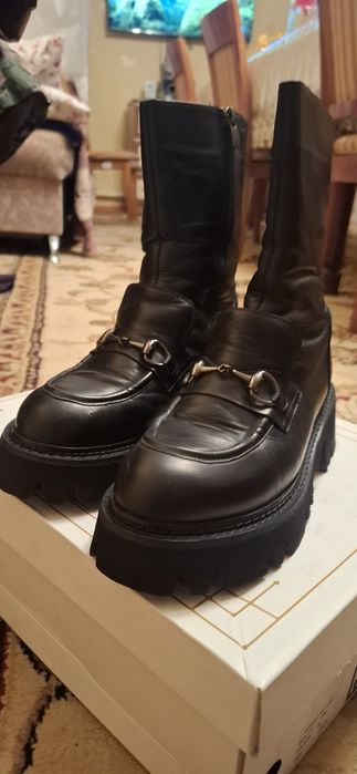 Срочно продам обувь осенние ботинки