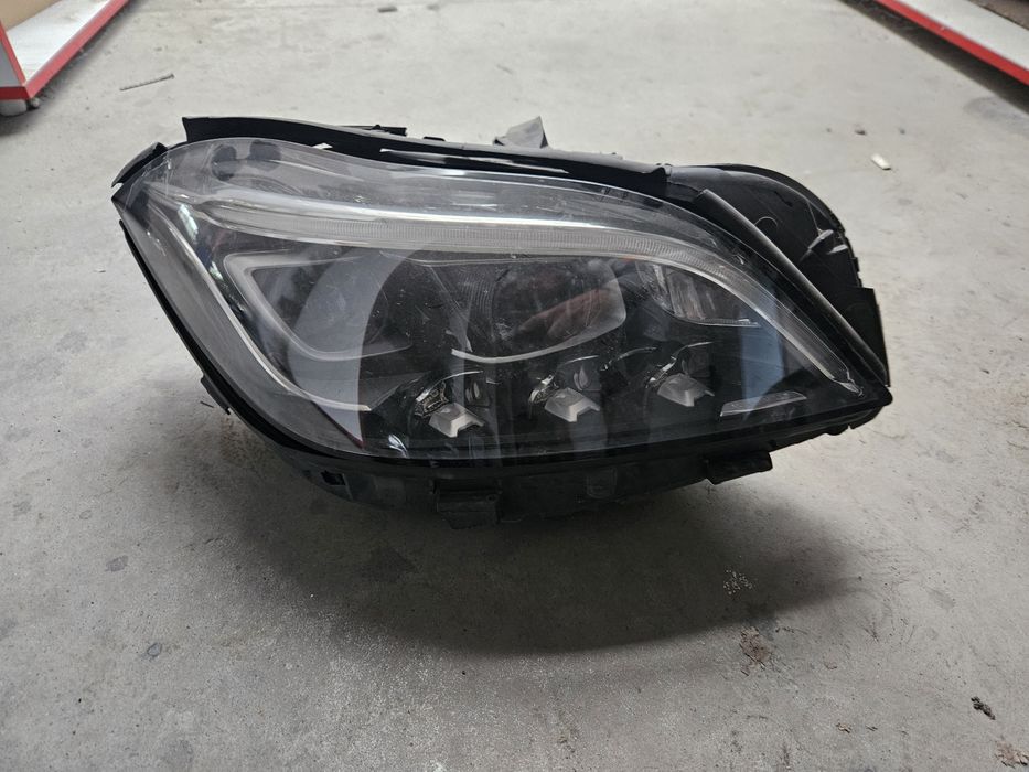 Vând faruri stânga dreapta Mercedes cls