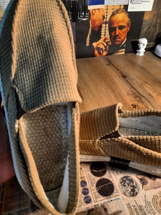 Erkaklar poyabzali, Sandallar, oyoq kiyim