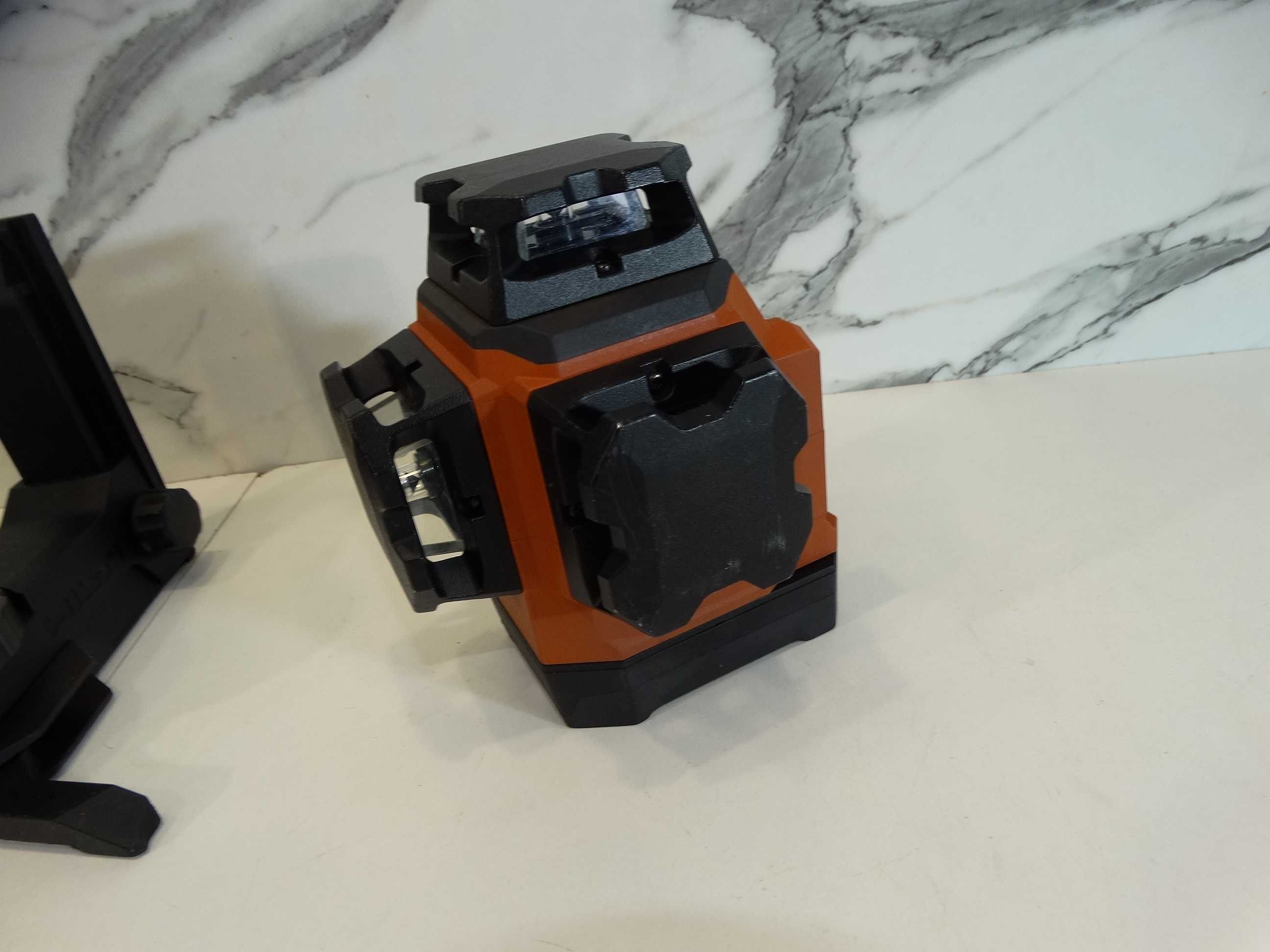 Hilti PM 30 MG - 3D Линеен лазерен нивелир