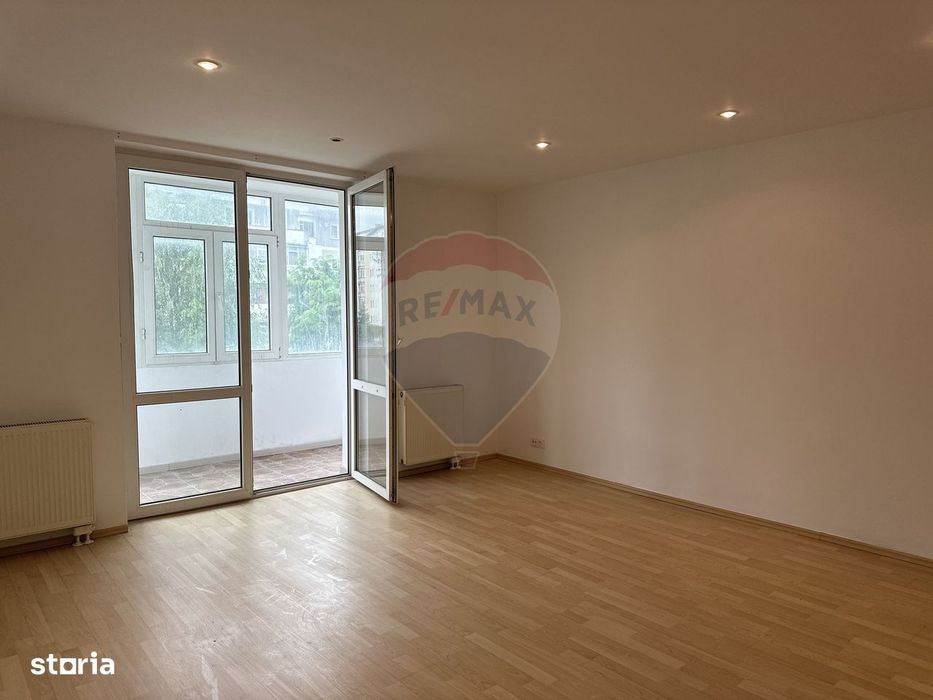 Apartament cu 4 camere de vânzare în zona Calea Romanului