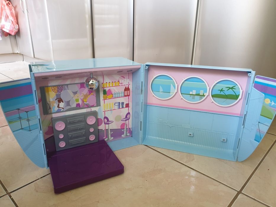 Голяма музикална къща на Barbie girl