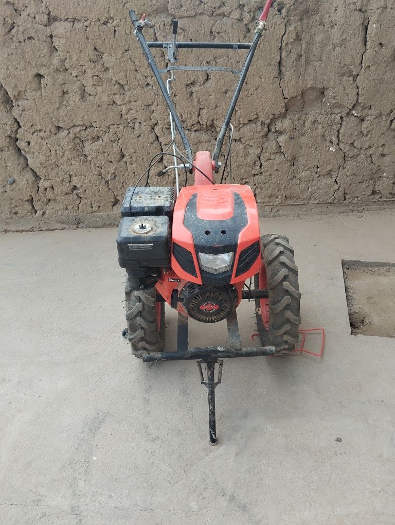 Mini traktor 9-tali