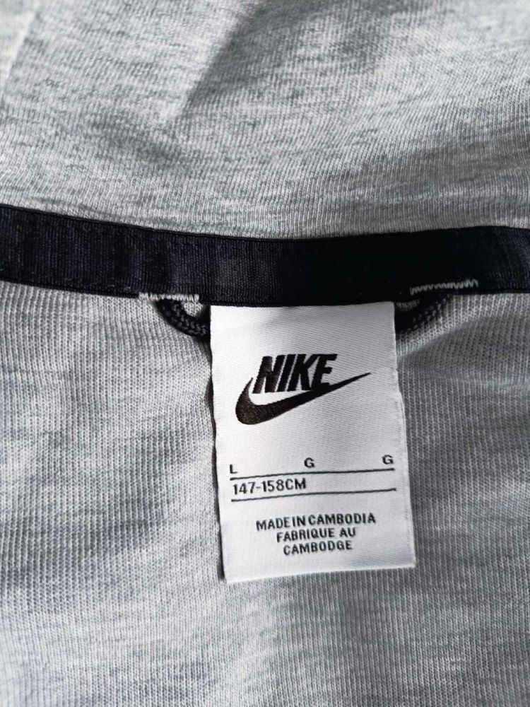 Оригинален Nike tech fleece