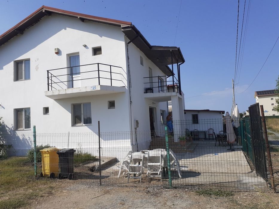 Casa 12 camere cu bai de vânzare la 5 min de mare (mers pe jos)