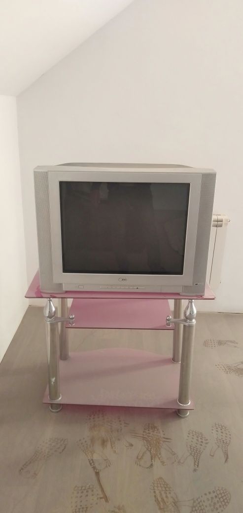 Телевизор с подставками 3 штук телевизора