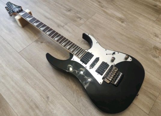 Электрогитара хорошая как новая, б/у