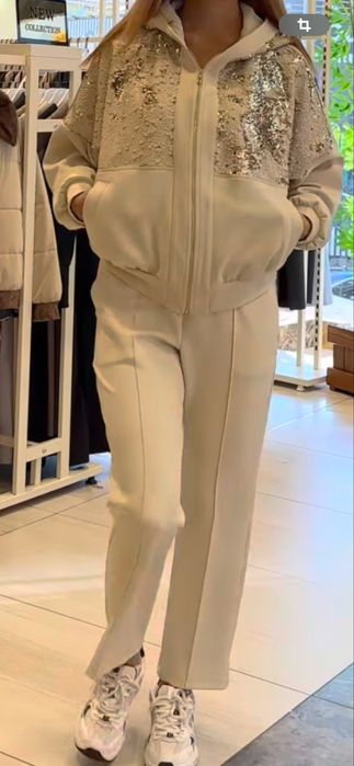 Спортивный женский костюм