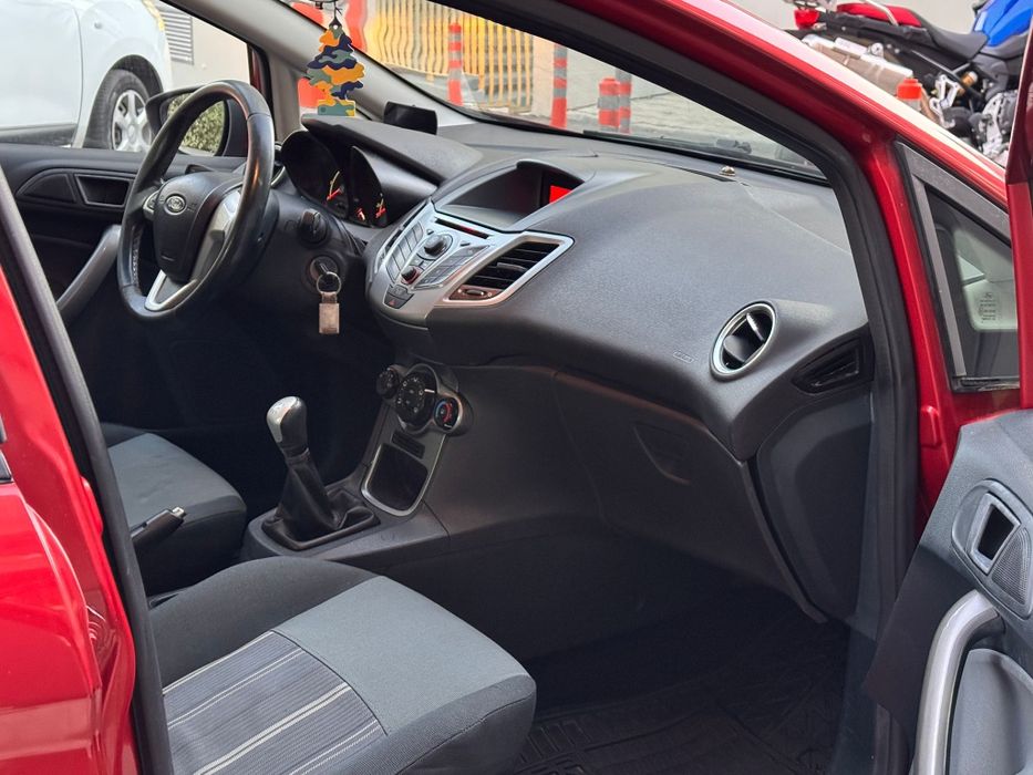 Ford Fiesta 2009 180.000 KM Proprietar de noua