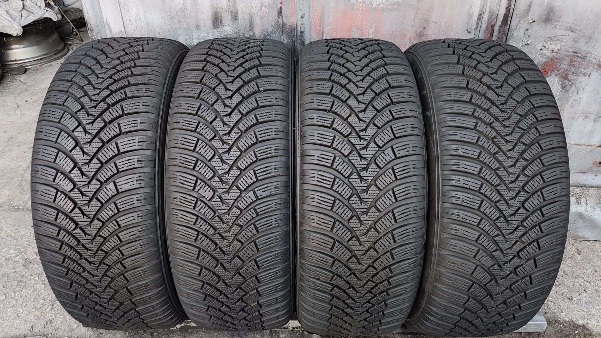 4бр. зимни гуми 205/55/16 Falken EuroWinter , dot22
dot22
9mm
Много до