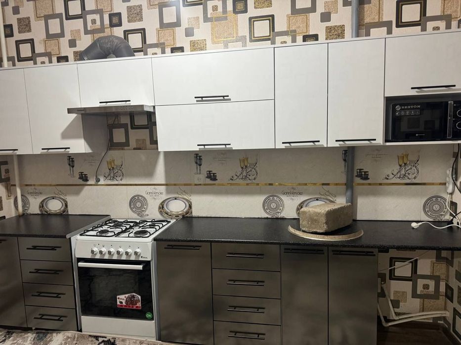 Kvartira sotiladi. Mirobod tumani 4-massiv 67-dom.