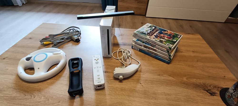 Vând Wii + jocuri