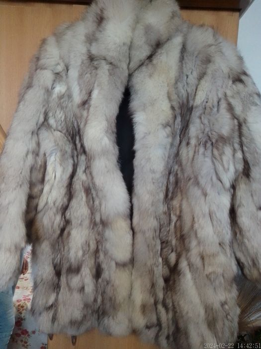 Vând haina de blana naturala vulpe polara