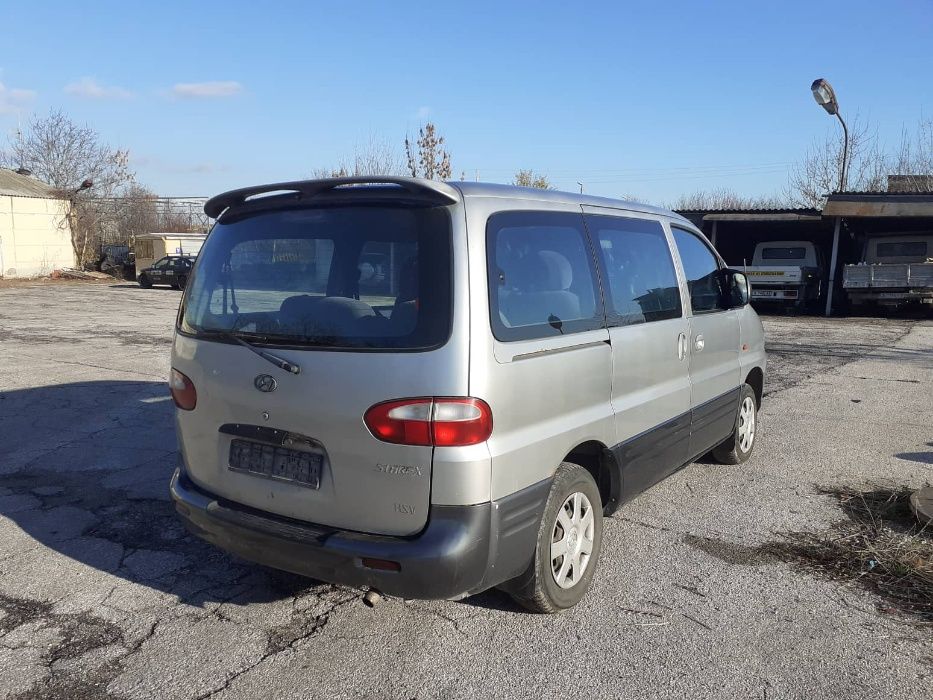 Hyundai H-1 на части