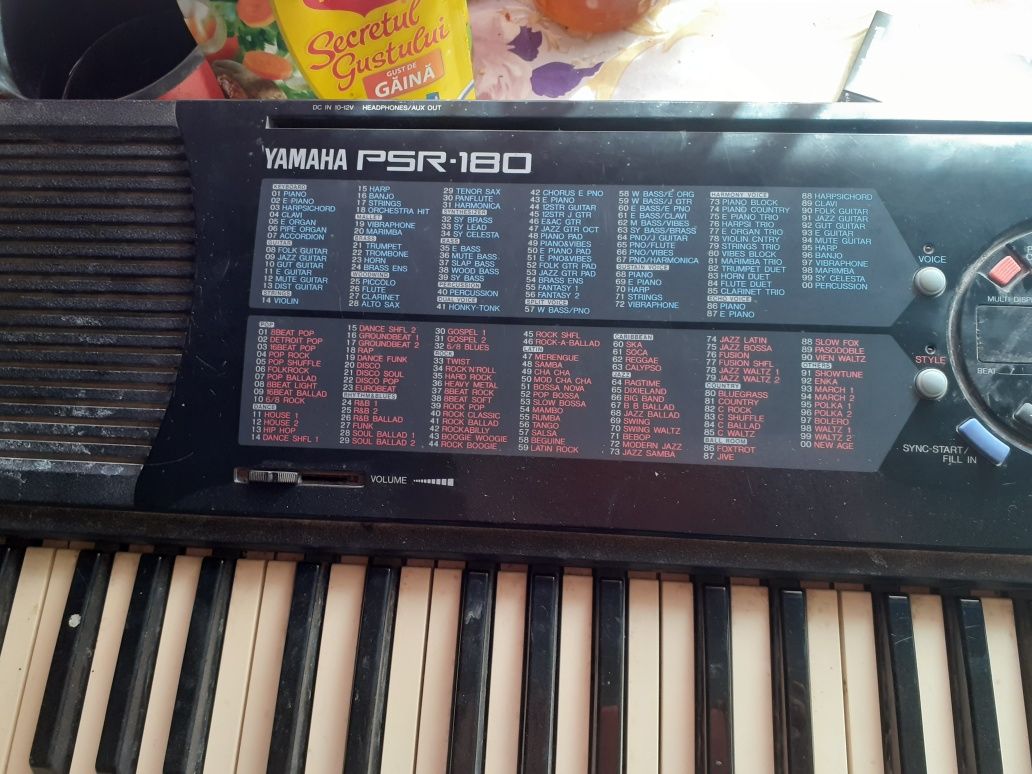 Orga Yamaha cu suport