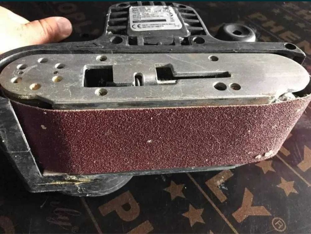Лентов шлайш Black and Decker 550W