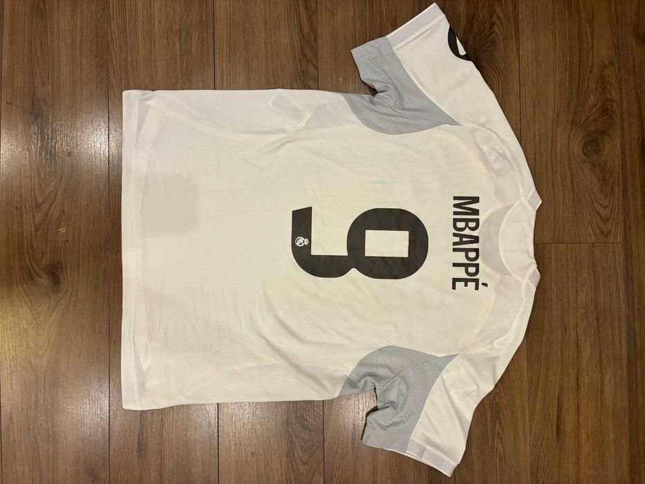 Аутентик екипи на Реал Мадрид 2024-2025