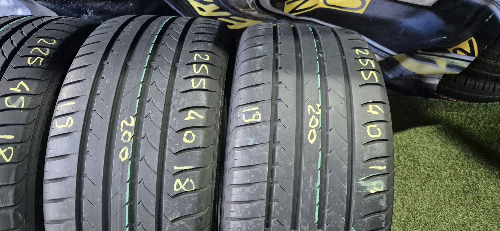 225 45 18,  255 40 18 Goodyear runflat