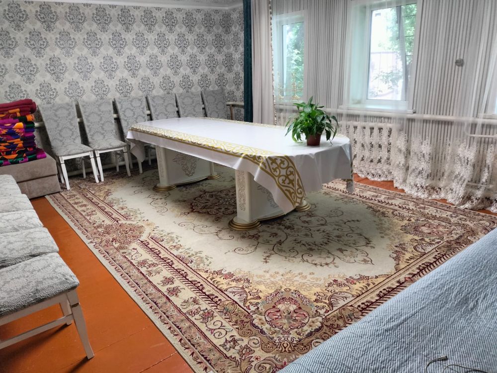 Продается дом с участком большой.