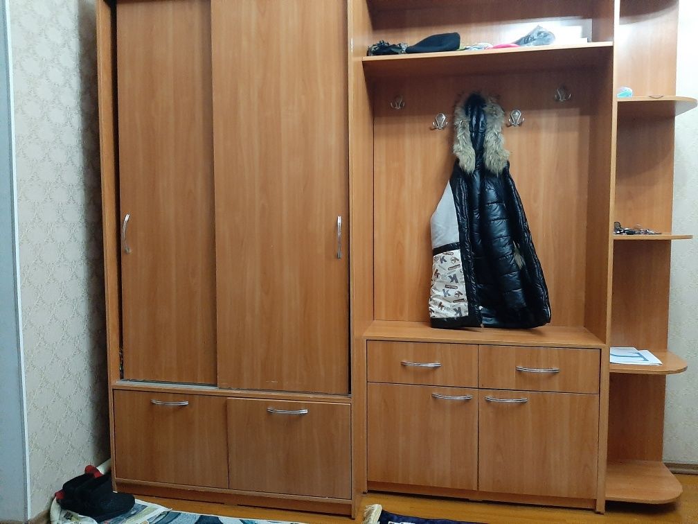 Продам прихожую купе.