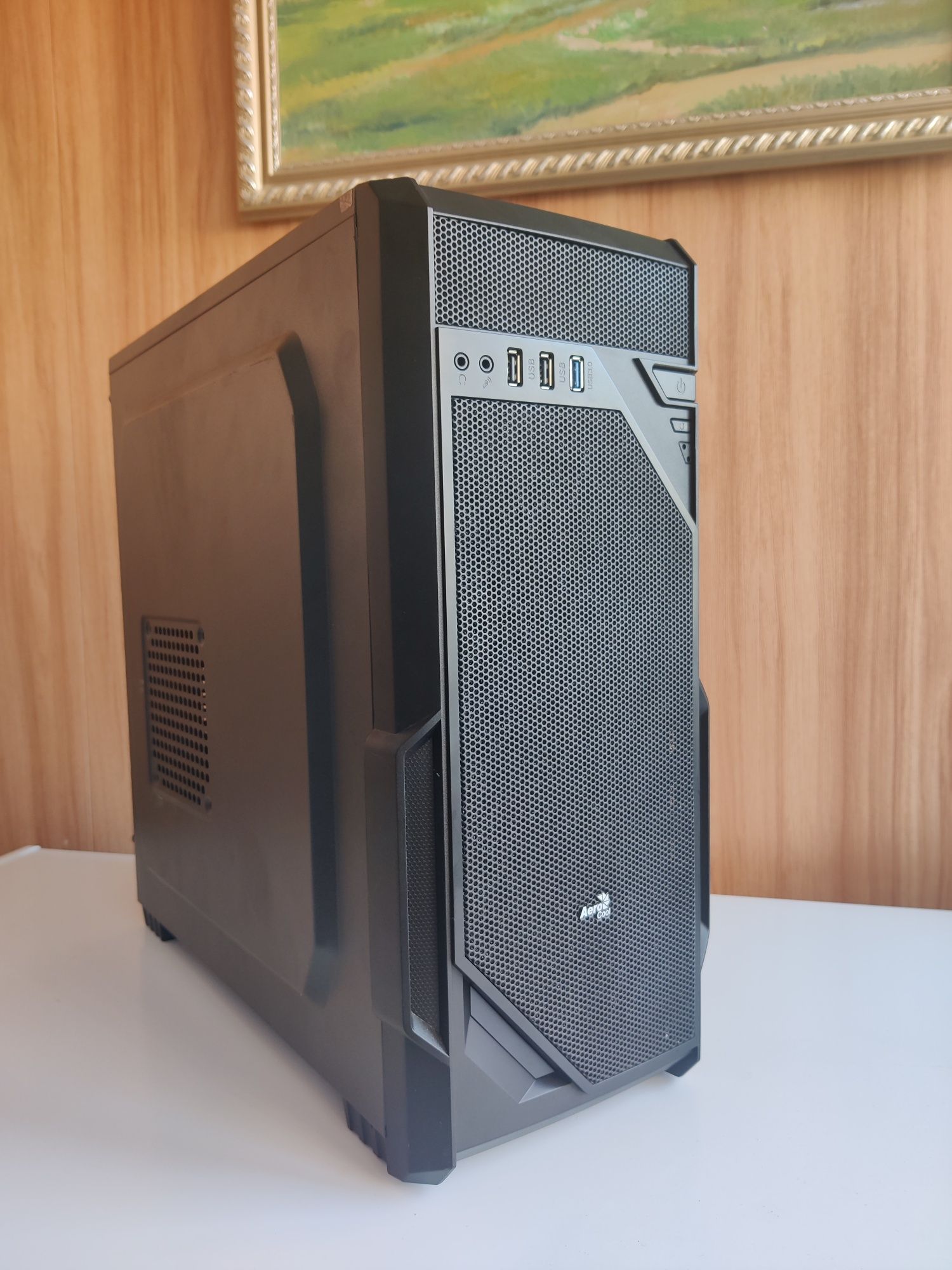Компьютер Core i7-7700 мощный процессор. Windows 11 готовый.