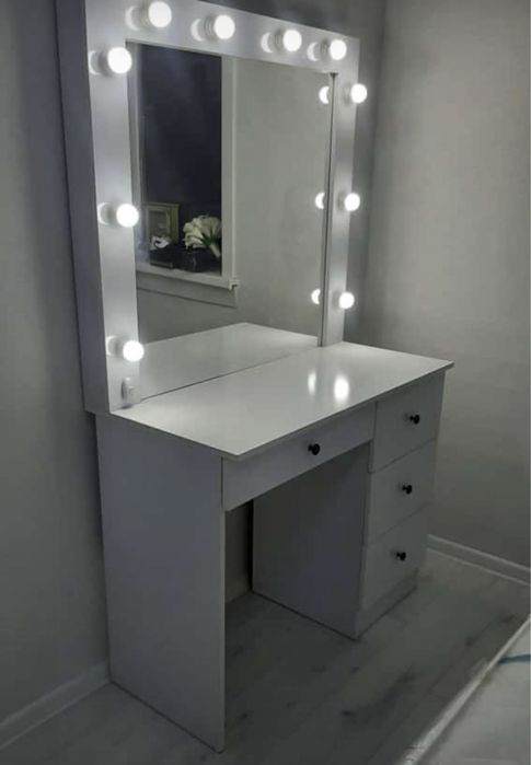 Туалетный столик продам