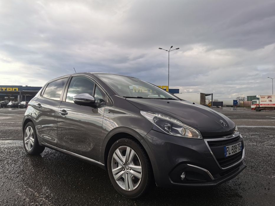 Peugeot 208 1.2VTI Signature 75903km an 2019