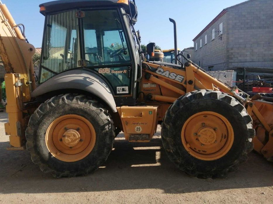Vand Buldoexcavator Case IH 695SR-4PS