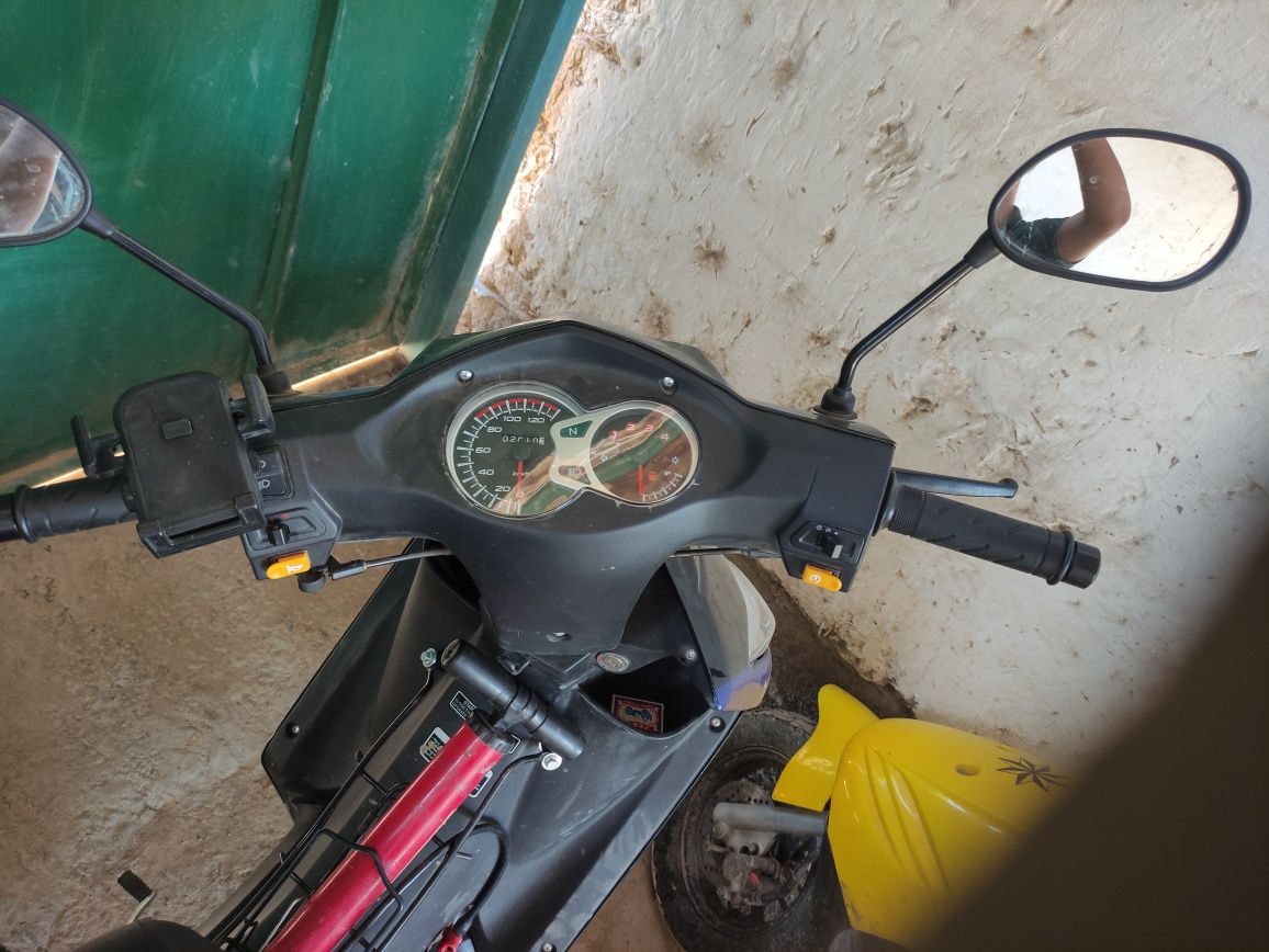 Moped Sotiladi bez prava Мопед на продажу
